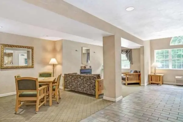 Sturbridge Plaza Hotel 4