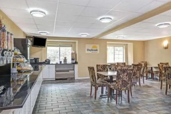 Sturbridge Plaza Hotel 5